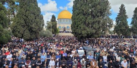 أخبار الرياضة - نحو 60 ألف فلسطيني يؤدون صلاة الجمعة في المسجد الأقصى - عرب فايف