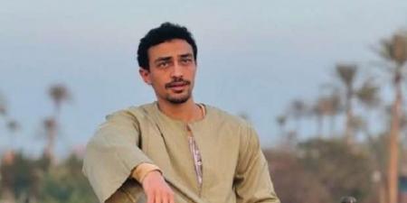 أحمد غزي يشارك جمهوره صورة من كواليس مسلسل «قهوة المحطة» - عرب فايف