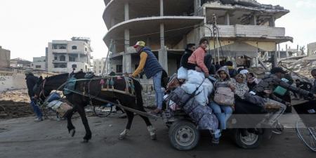 سيرًا على الأقدام.. 376 ألف فلسطيني على الأقل يعودون إلى شمال غزة - عرب فايف