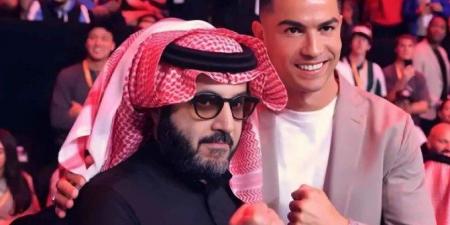 أخبار الرياضة - بالفيديو.. شاهد لحظات حماسية بين رونالدو وتركي آل الشيخ في نزال "UFC" - عرب فايف