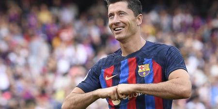 برشلونة يقترب من تجديد عقد ليفاندوفسكي - عرب فايف