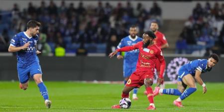 الاتحاد يخطف الصدارة: الهلال يتعادل أمام ضمك (2/2) في دوري روشن السعودي.. وضمك يواصل انتصاراته بالفوز على الأخدود بثنائية نظيفة - عرب فايف