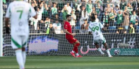 دوري روشن: فوز الأهلي يفوز على ضمك (2 - 0) - عرب فايف