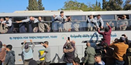 بالأسماء: قائمة الأسرى الفلسطينيين المقرر الإفراج عنهم اليوم السبت من السجون الإسرائيلية - عرب فايف