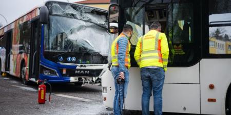 صور| إصابة 30 شخصًا بينهم أطفال في حادث تصادم حافلتين في ألمانيا - عرب فايف