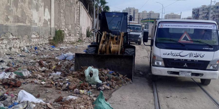 رفع 80 طن انقاض ورديم ومخلفات غرب الاسكندرية - عرب فايف