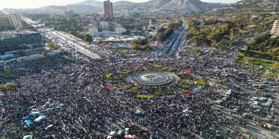 وول ستريت جورنال: واشنطن ستخفف القيود على المساعدات إلى دمشق - عرب فايف