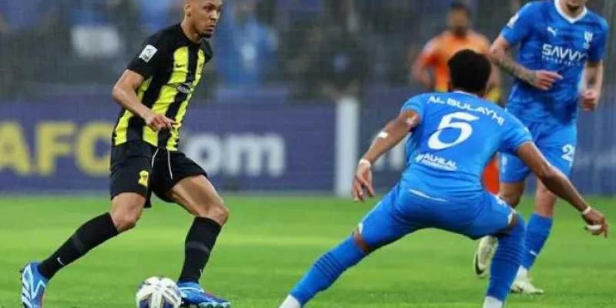 محبوب الجماهير ومعشوقها ...معلق قمة الهلال السعودي والإتحاد في كأس الملك والقنوات الناقلة - عرب فايف