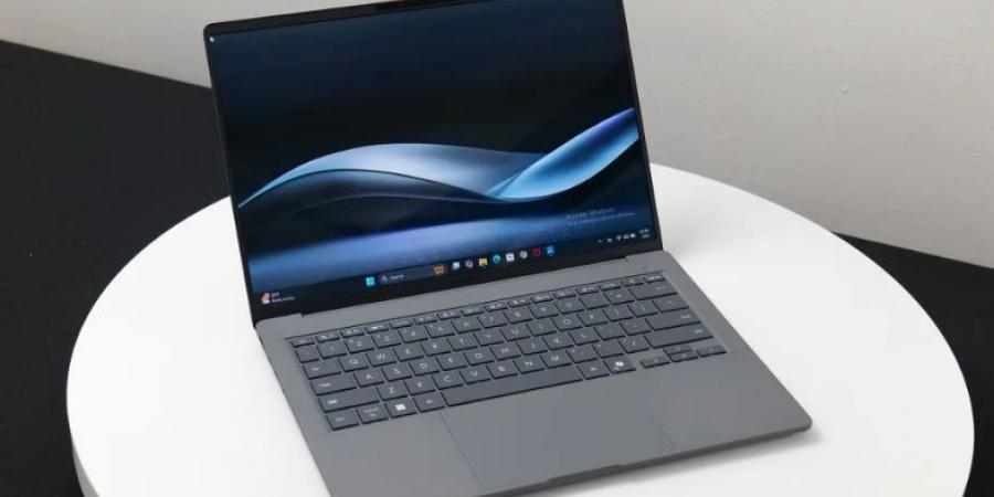 ASUS تكشف عن جهاز Zenbook A14 منافسًا قويًا لجهاز MacBook Air #CES2025 - عرب فايف