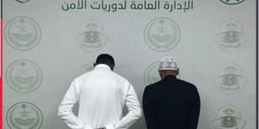 دوريات الأمن بالباحة تقبض على شخصين لترويجهما أقراصًا خاضعة لتنظيم التداول الطبي - عرب فايف