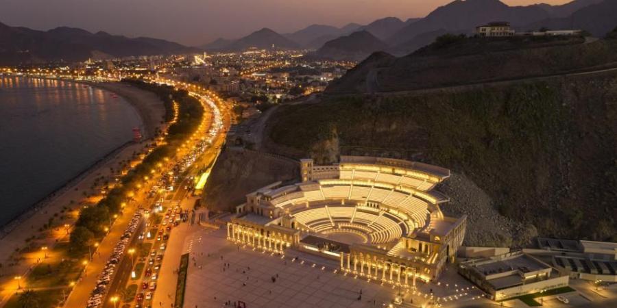 عبادي الجوهر وزينة عماد يشدوان في خورفكان 25 الجاري - عرب فايف