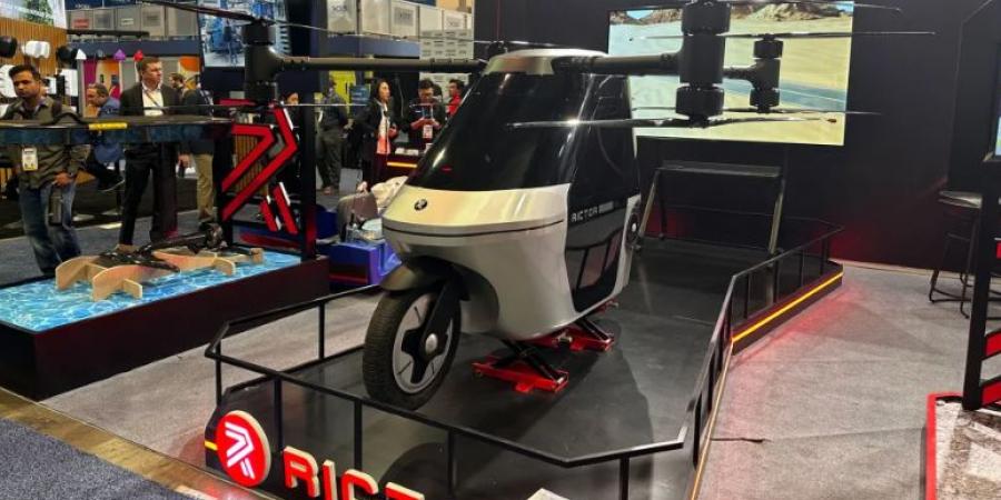 Rictor Skyrider X1 مشروع دراجة نارية تتحول إلى طائرة مروحية #CES2025 - عرب فايف