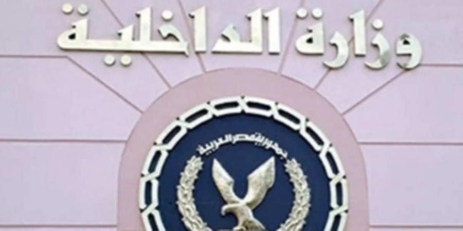 الداخلية تكشف ملابسات فيديو يتضمن قيام قائد جرار بإلقاء مُخلفات الصرف الصحى بأحد المجارى المائية بالشرقية - عرب فايف