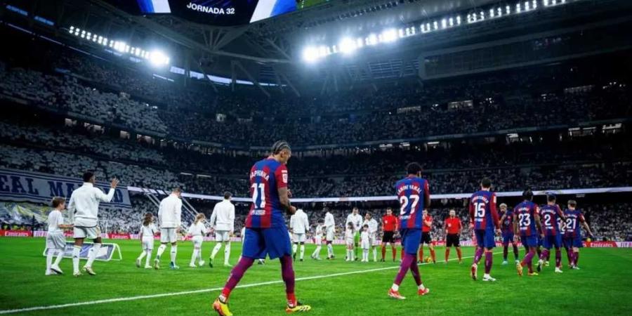 مباراه برشلونه وريال مدريد.. بث مباشر القنوات الناقلة وتشكيلة كلاسيكو الأرض في نهائي السوبر الإسباني - عرب فايف