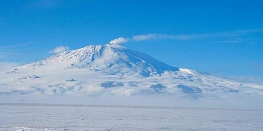 100 بركان في القطب الجنوبي تهدد بالثوران - عرب فايف