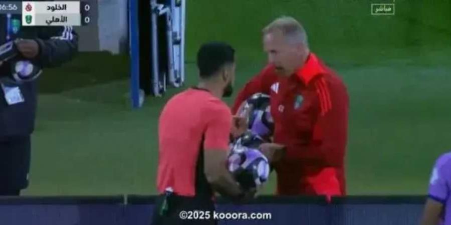 سبب توقف مباراة الاهلي ضد الخلود في الجولة 15 من دوري روشن - عرب فايف