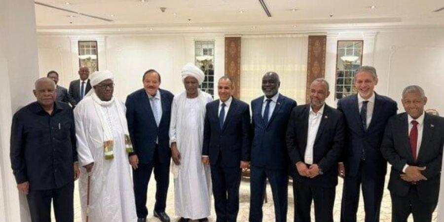 وزير الخارجية ومجموعة من الوزراء السودانيين يثمنون الراوبط التاريخية التي تجمع البلدين - عرب فايف