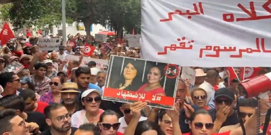 مسيرة للدستوري الحر تطالب بإطلاق سراح عبير موسي و"سجناء الرأي" - عرب فايف