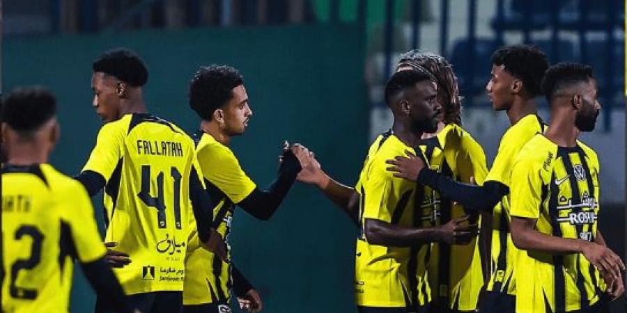 شاهد.. اتحاد جدة يطارد الهلال على قمة دوري روشن بثنائية في الشباب - عرب فايف