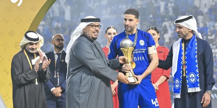 النصر ينهي عقد نجمه المغربي عادل تاعرابت - عرب فايف