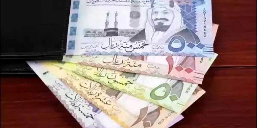 ارتفاع سعر الريال السعودي أمام الجنيه المصري اليوم الجمعة بسبب عمرة رمضان - عرب فايف