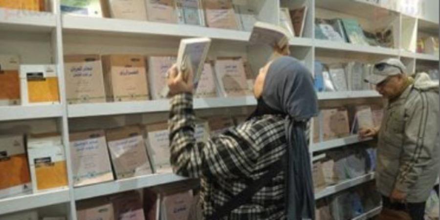 معرض القاهرة الدولي للكتاب يفتح أبوابه للزوار فى يومه الثالث - عرب فايف