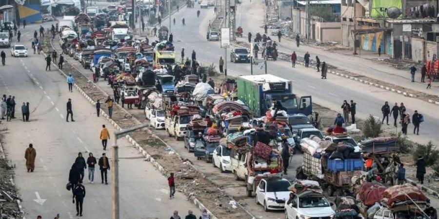 البرغوثي: كطائر العنقاء.. الفلسطينيون يتحدون الدمار بالعودة إلى ديارهم - عرب فايف