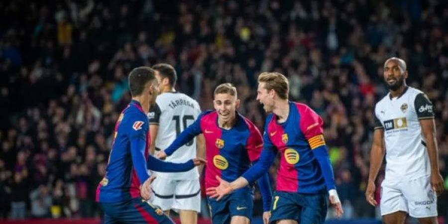 لوبيز افضل لاعب في مباراة فالنسيا وبرشلونة - عرب فايف