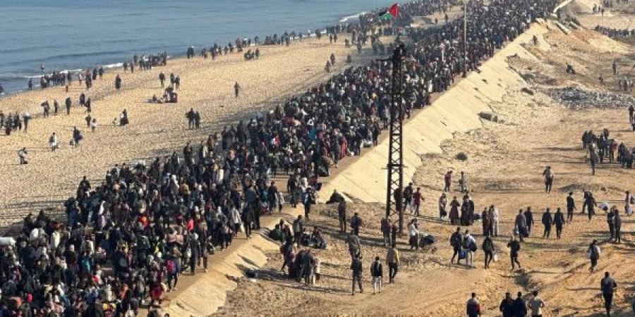 (هآرتس): صور الحشود الفلسطينية التي تعبر منطقة نتساريم تحطِّم وهم "النصر المطلق" - عرب فايف