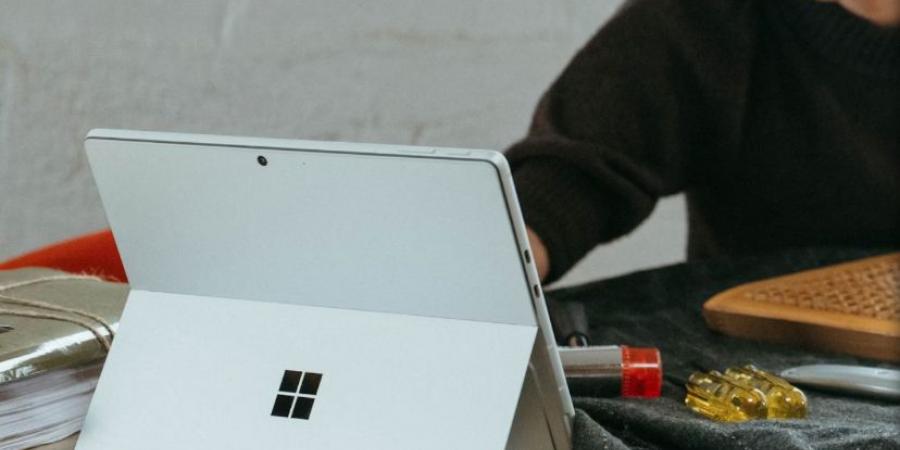 مايكروسوفت تكشف عن لمحات أولية لجهازي Surface Laptop 8 و Surface Pro 12 - عرب فايف