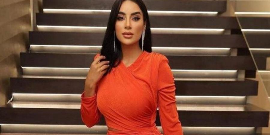 جوري بكر: فنانات جيلي بيغيروا مني والحسد السبب في طلاقي - عرب فايف