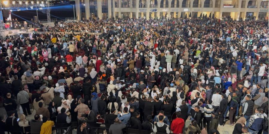 عمر العبد اللات يتألق في حفل مهرجان أمواج العقبة بالأردن.. صور - عرب فايف