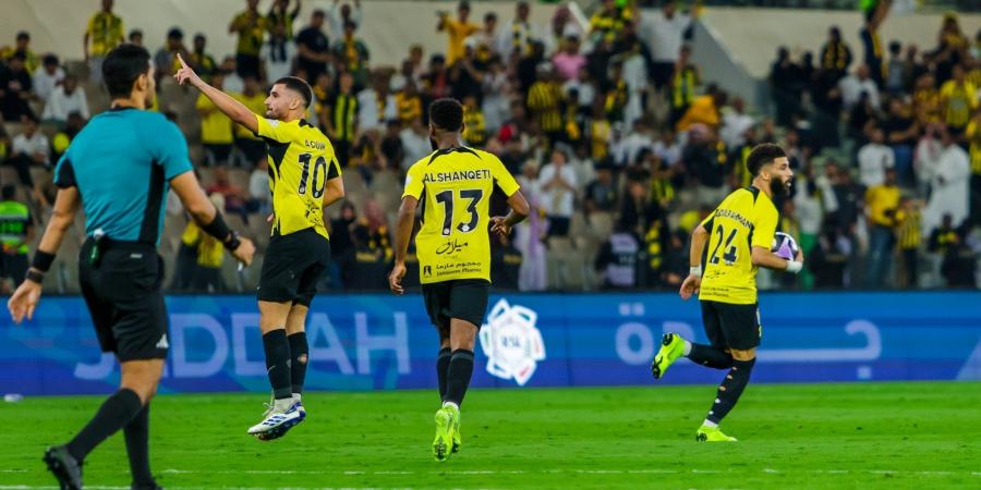 عوار يفوز رفقة الإتحاد ويقوده لملاحقة الهلال في صدارة الدوري السعودي - عرب فايف