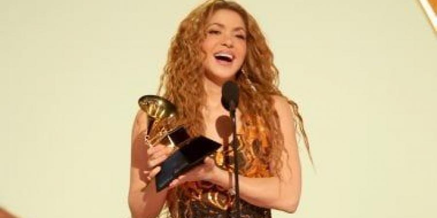 شاكيرا بعد فوزها بالـ Grammy: إلى كل النساء أنتم ذئاب حقيقية - عرب فايف