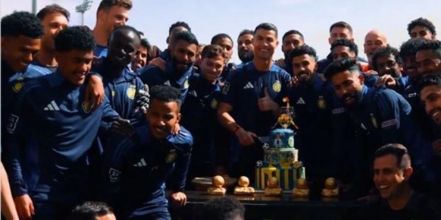 النصر يفاجئ رونالدو في عيد ميلاده الـ40 - عرب فايف