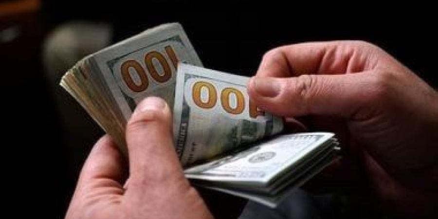 سعر الدولار اليوم أمام الجنيه.. ارتفع بالبنك التجارى إلى 50.25 جنيه للشراء - عرب فايف