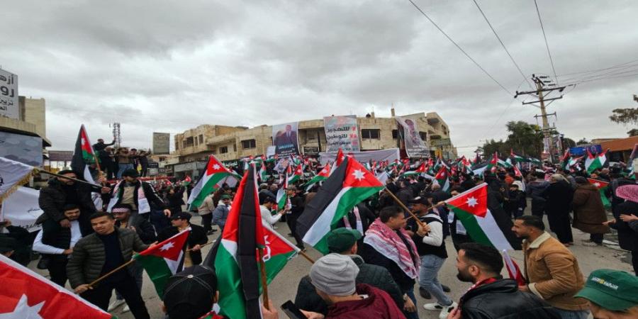 وقفة في المفرق.. "لا بديل لحقوق الشعب الفلسطيني على أرضه وترابه" - عرب فايف