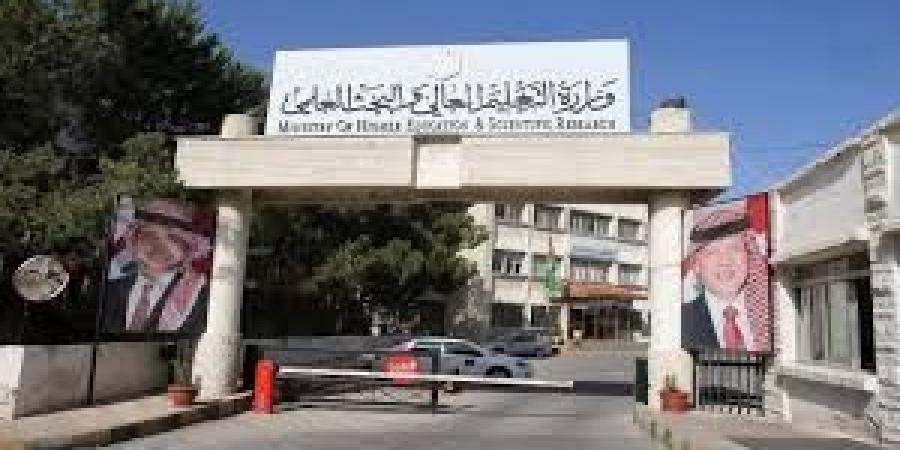 تقديم 3413 طلبا للقبول الموحد لمرحلة البكالوريوس و2097 طلبا للدبلوم حتى الآن - عرب فايف