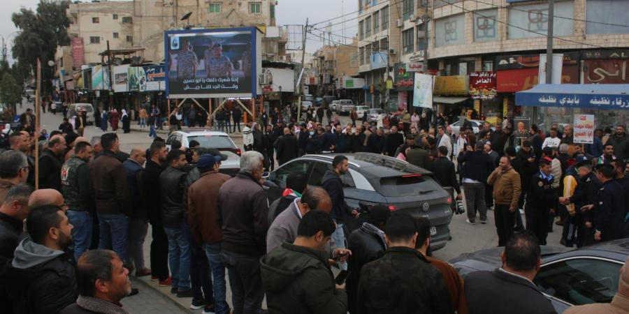 وقفة احتجاجية حاشدة في الزرقاء - عرب فايف