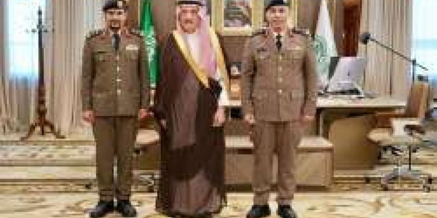 شاهد.. أمير جازان يرحب بالمدير الجديد للدفاع المدني ويثني على إنجازات سلفه - عرب فايف