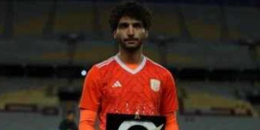 عمرو ناصر يحصل على جائزة أفضل لاعب فى مباراة الزمالك وفاركو - عرب فايف