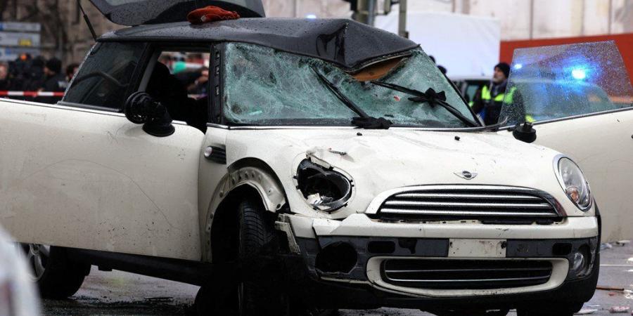 شاهد: أول صورة لسيارة منفذ حادث دهس ميونيخ بألمانيا - عرب فايف