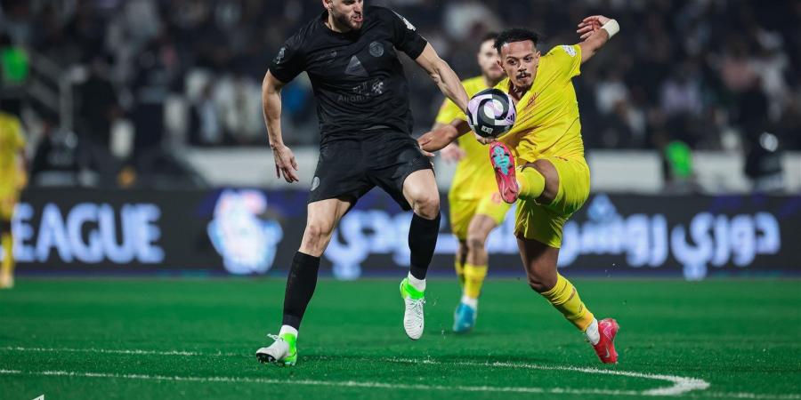 دوري روشن السعودي: القادسية ينتصر على الشباب (2/3) والتعادل السلبي يحسم مواجهة ضمك والأخدود - عرب فايف