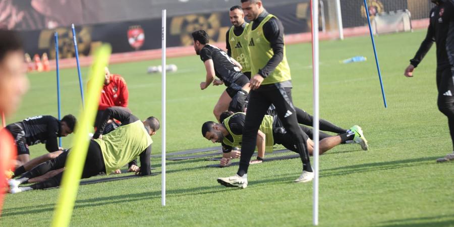 الأهلي يؤدي مرانه الأخير استعدادا لمباراة الإسماعيلي في الدوري المصري الممتاز - عرب فايف