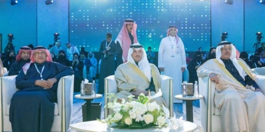 سعود بن طلال يشهد ختام منتدى الأحساء 2025 - عرب فايف