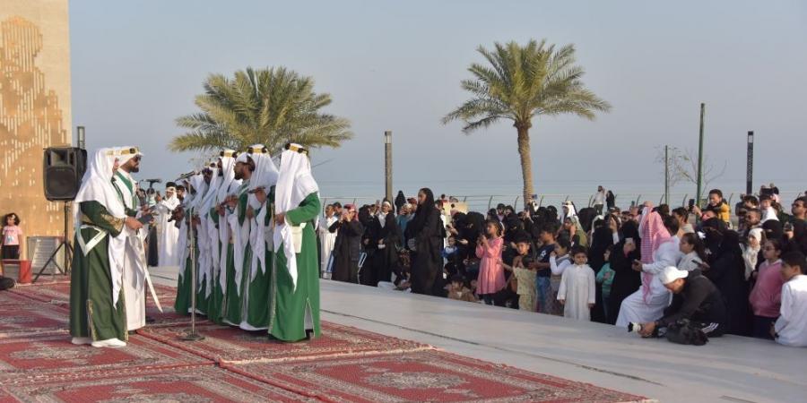 فيديو | العرضة السعودية بالخبر.. استعراض للتاريخ في يوم التأسيس - عرب فايف