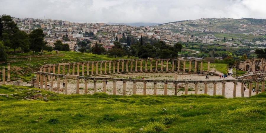 محافظ جرش يوجه بتوحيد اللجان الرقابية خلال شهر رمضان  - عرب فايف